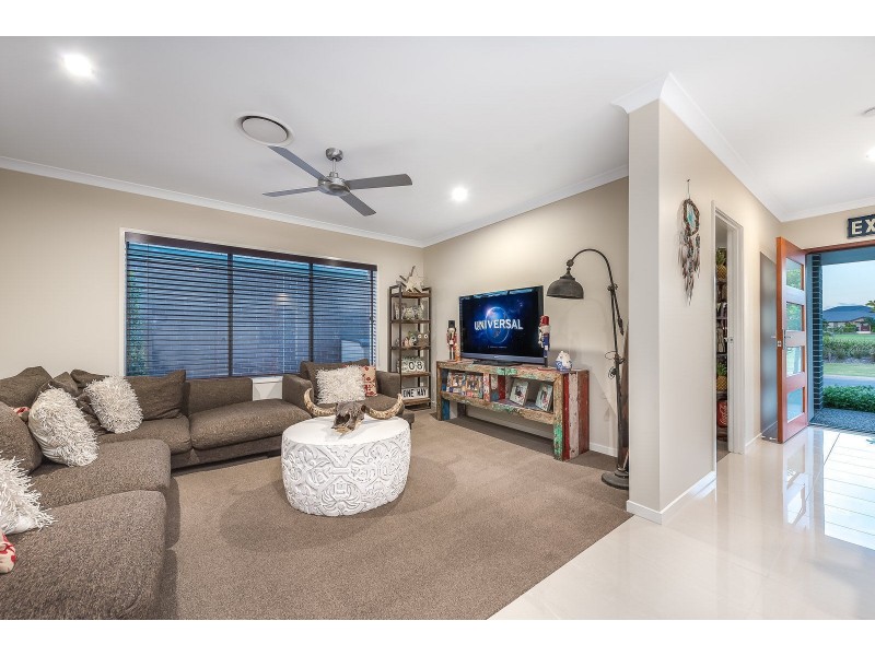 19 Kalgoorlie Street, Pimpama QLD 4209