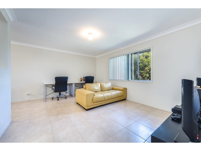 1/24 Faraday Crescent, Pacific Pines QLD 4211