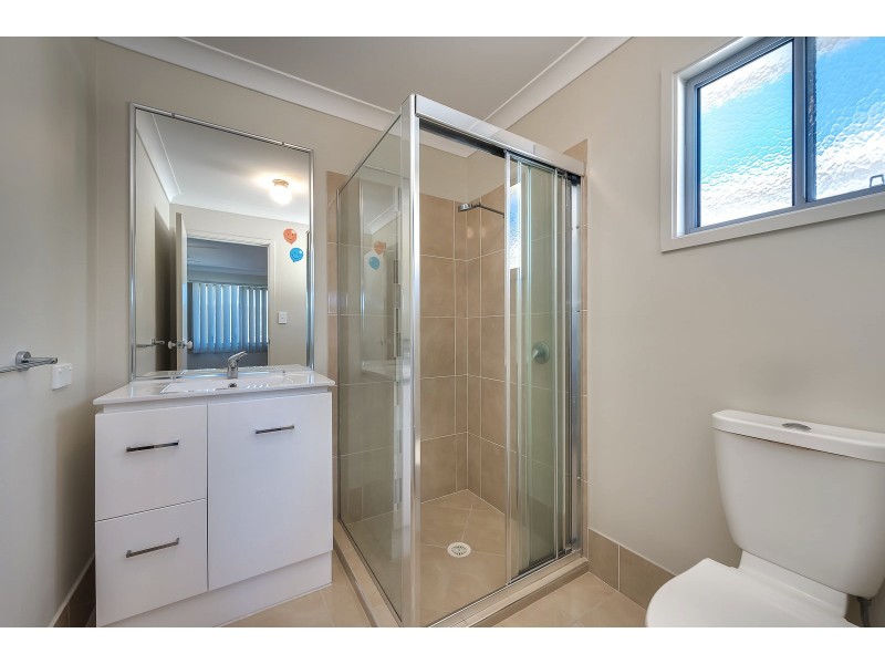 1/24 Faraday Crescent, Pacific Pines QLD 4211