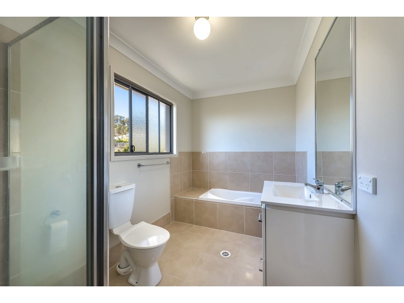 1/24 Faraday Crescent, Pacific Pines QLD 4211