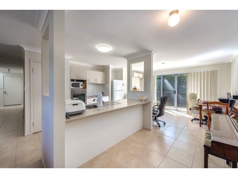 1/24 Faraday Crescent, Pacific Pines QLD 4211