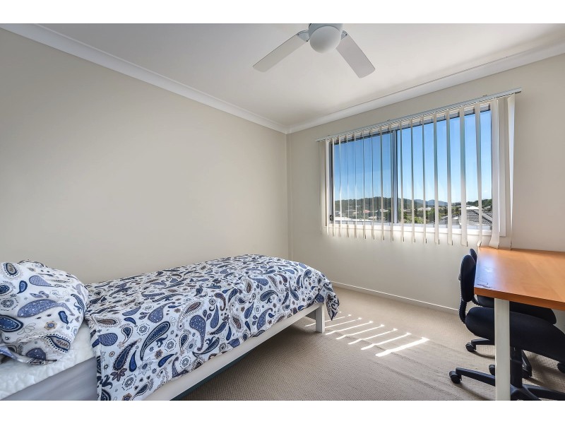 1/24 Faraday Crescent, Pacific Pines QLD 4211