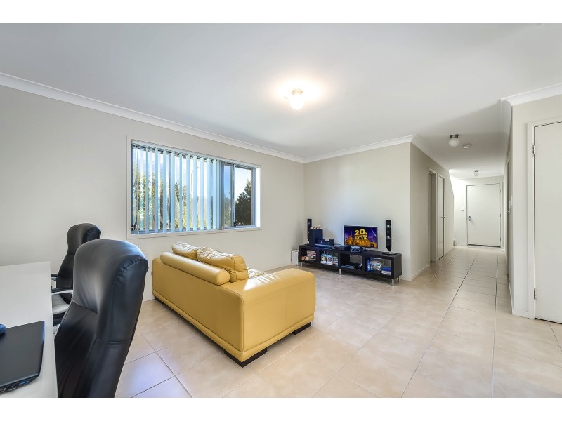 1/24 Faraday Crescent, Pacific Pines QLD 4211