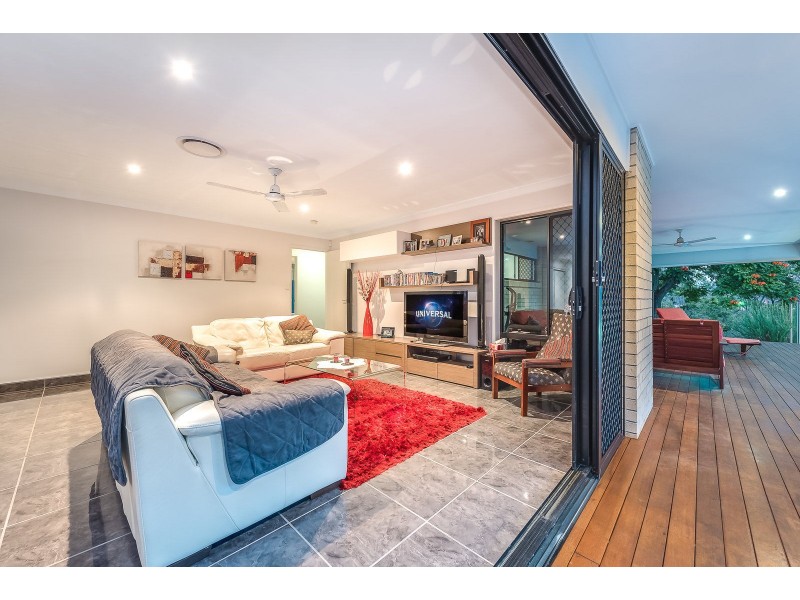 8 Leura Place, Helensvale QLD 4212