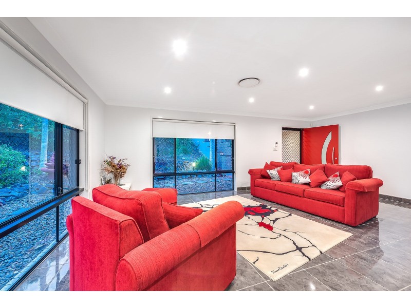 8 Leura Place, Helensvale QLD 4212