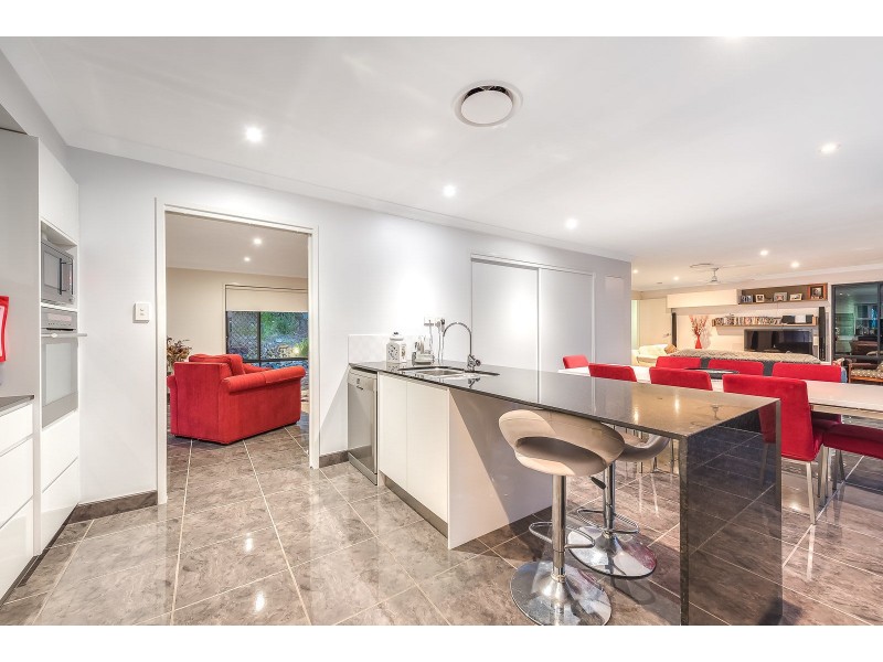 8 Leura Place, Helensvale QLD 4212