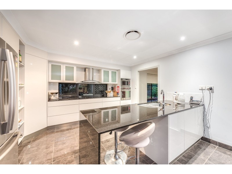 8 Leura Place, Helensvale QLD 4212