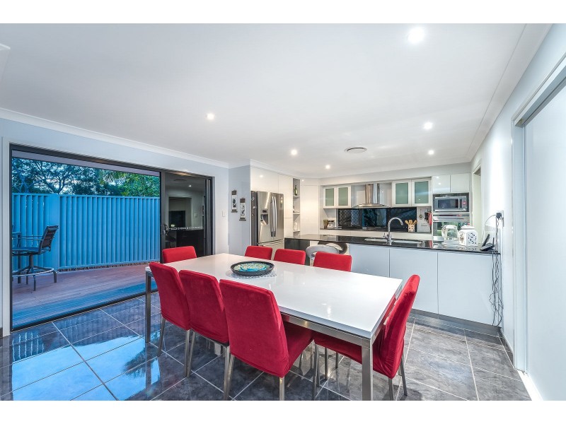 8 Leura Place, Helensvale QLD 4212