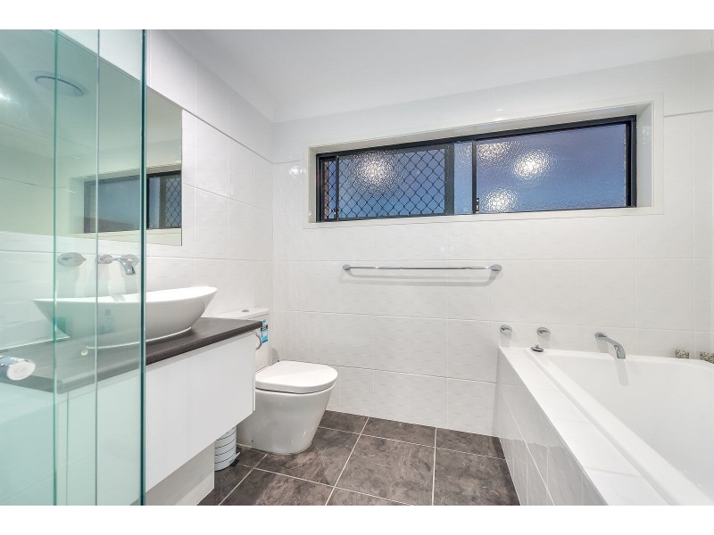 8 Leura Place, Helensvale QLD 4212