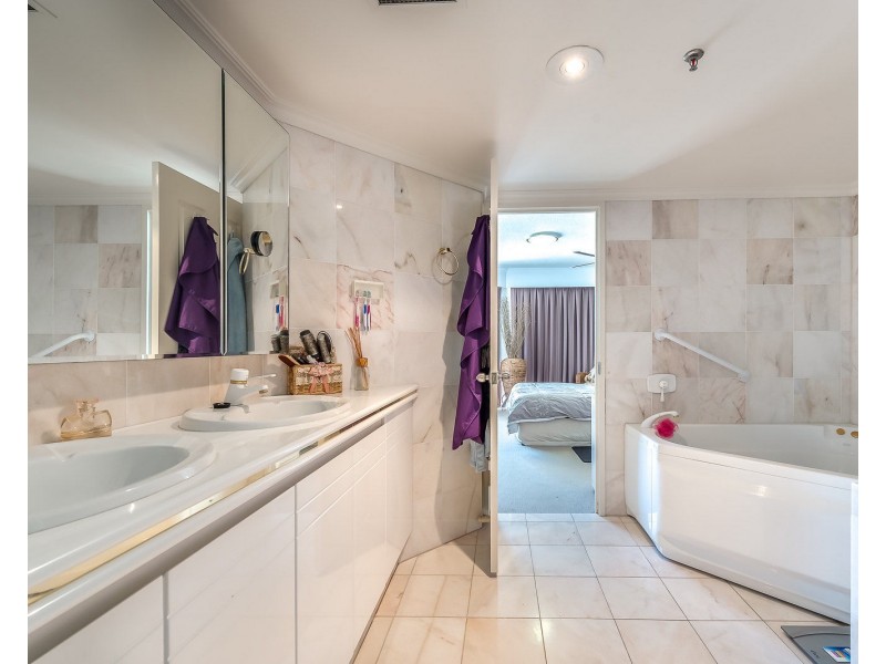 16/5 Bayview Street, Runaway Bay QLD 4216