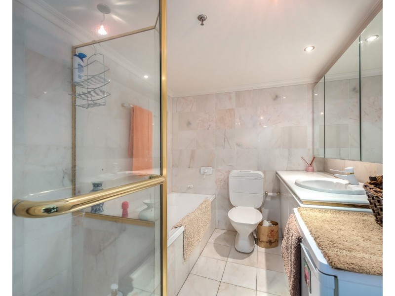 16/5 Bayview Street, Runaway Bay QLD 4216