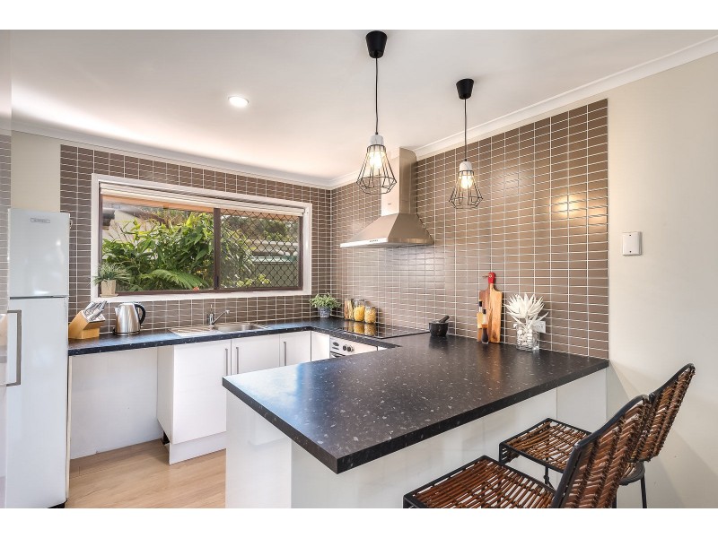 2/8 Telopea Street, Labrador QLD 4215
