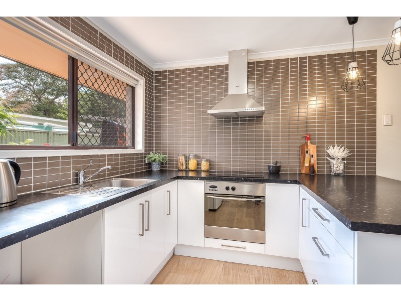 2/8 Telopea Street, Labrador QLD 4215