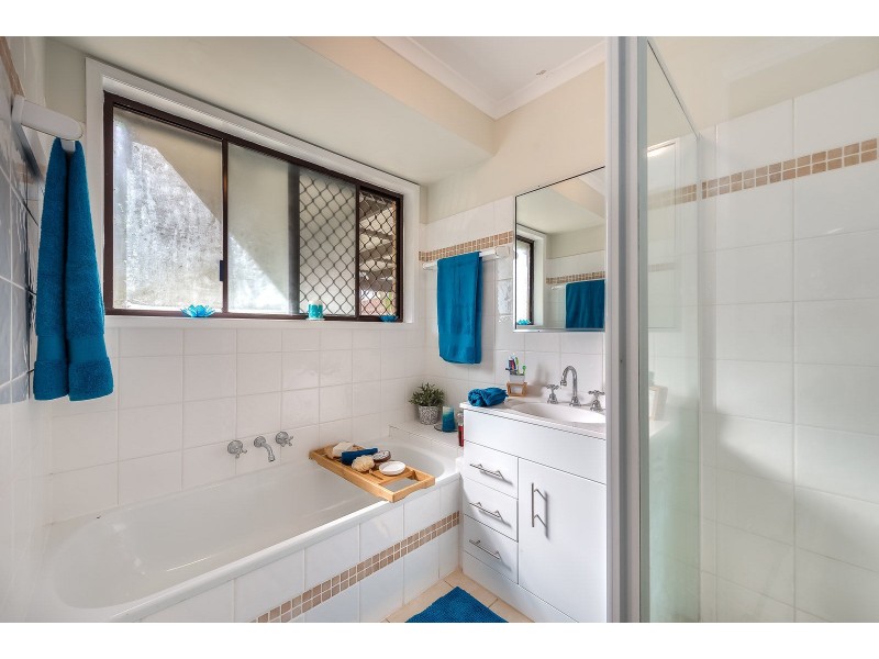 2/8 Telopea Street, Labrador QLD 4215