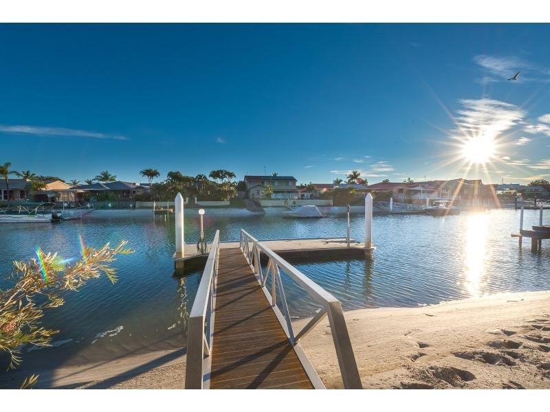 26 Seaspray Street, Paradise Point QLD 4216
