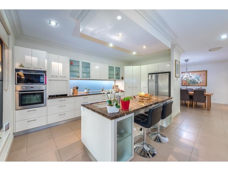 26 Seaspray Street, Paradise Point QLD 4216