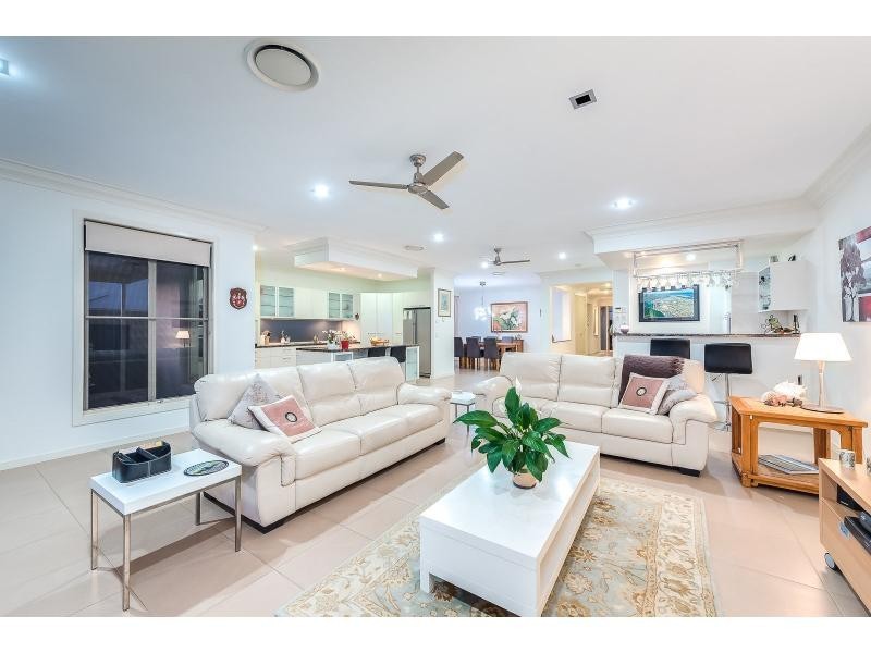 26 Seaspray Street, Paradise Point QLD 4216