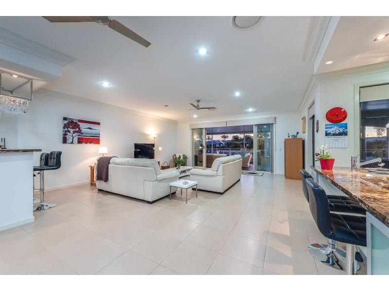 26 Seaspray Street, Paradise Point QLD 4216