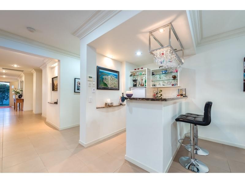 26 Seaspray Street, Paradise Point QLD 4216
