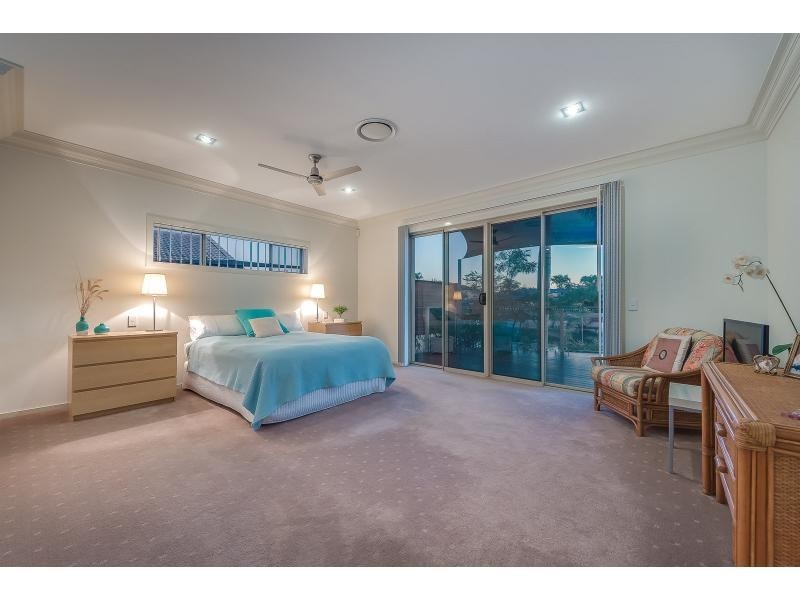 26 Seaspray Street, Paradise Point QLD 4216