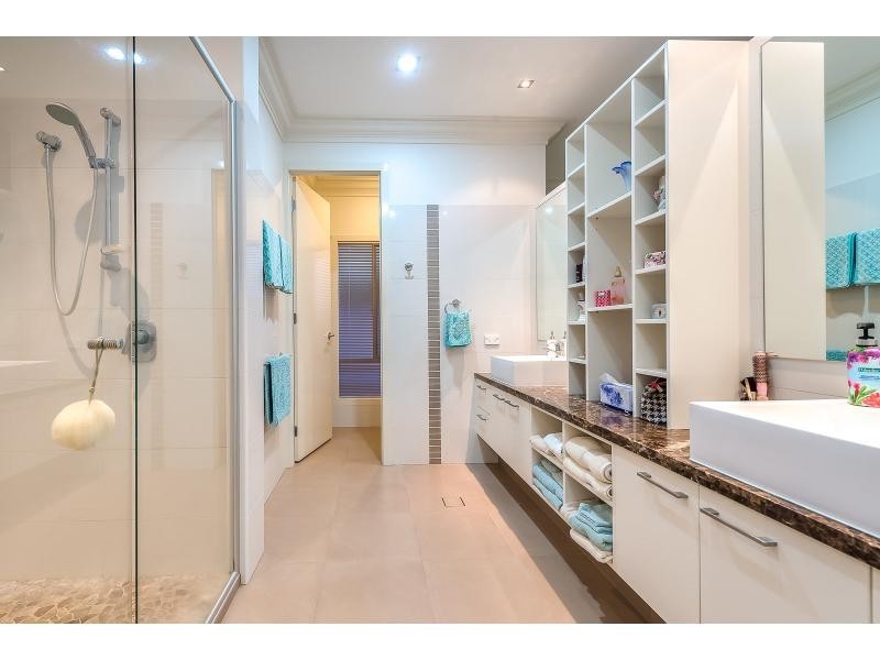 26 Seaspray Street, Paradise Point QLD 4216