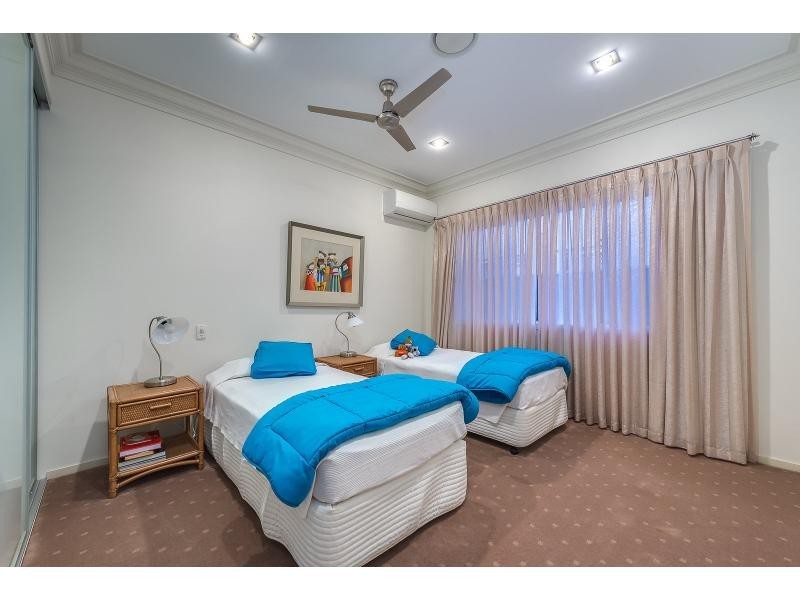 26 Seaspray Street, Paradise Point QLD 4216