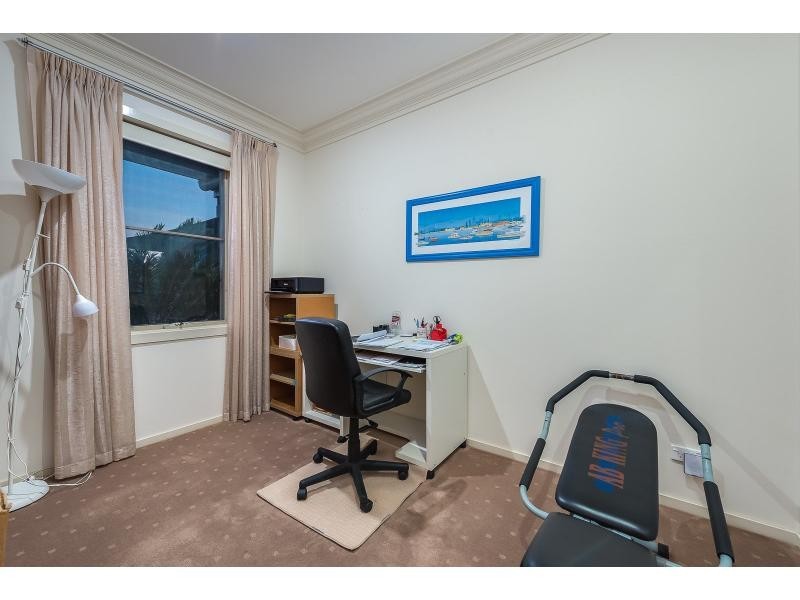 26 Seaspray Street, Paradise Point QLD 4216