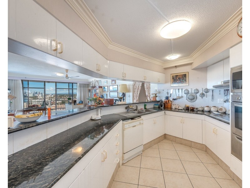 15C/5 Bayview Street, Runaway Bay QLD 4216