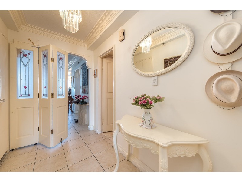 15C/5 Bayview Street, Runaway Bay QLD 4216