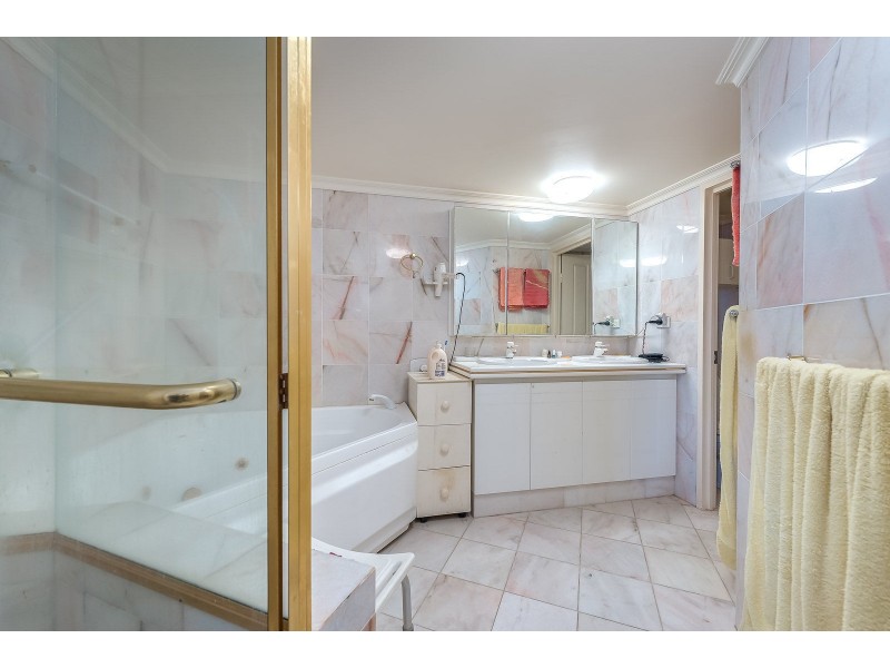 15C/5 Bayview Street, Runaway Bay QLD 4216