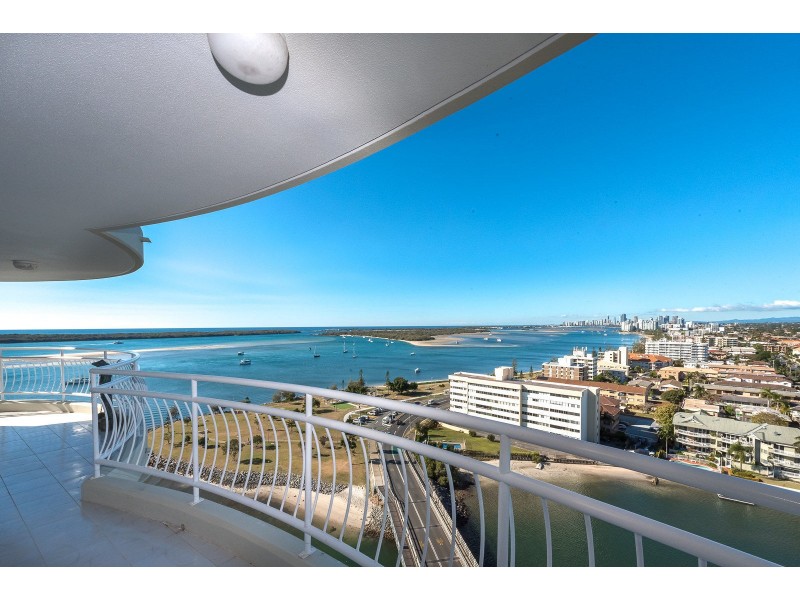 15C/5 Bayview Street, Runaway Bay QLD 4216