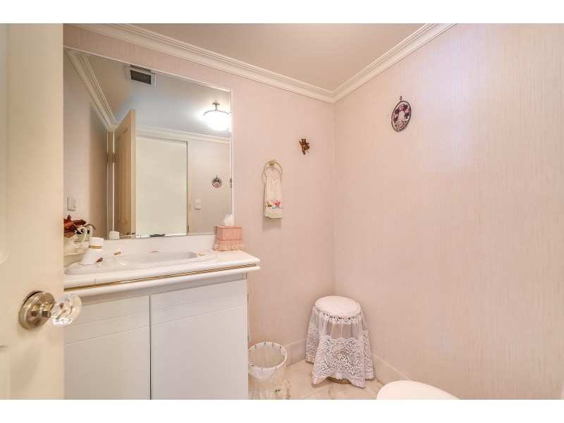 15C/5 Bayview Street, Runaway Bay QLD 4216