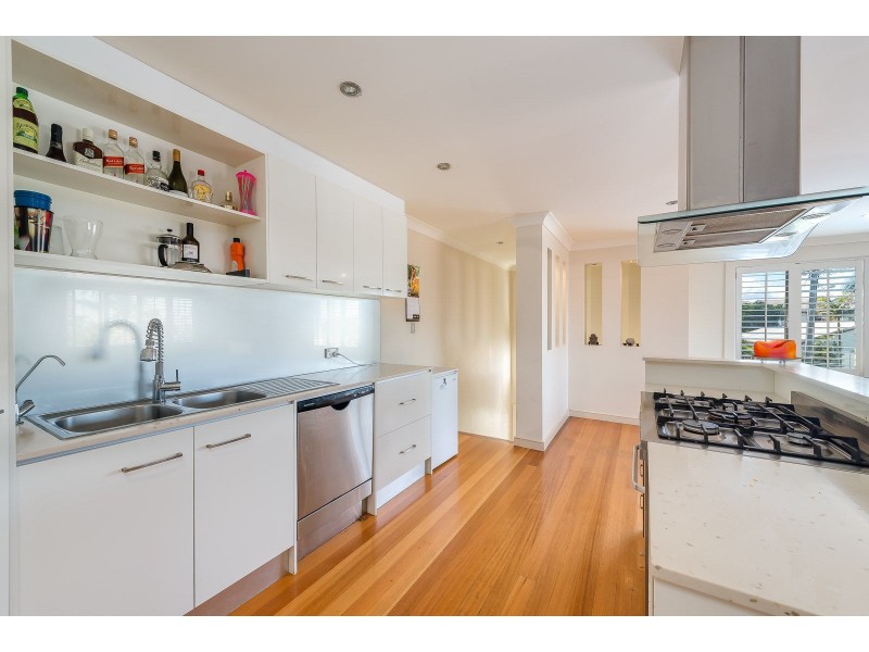2/54 Markham Avenue, Runaway Bay QLD 4216
