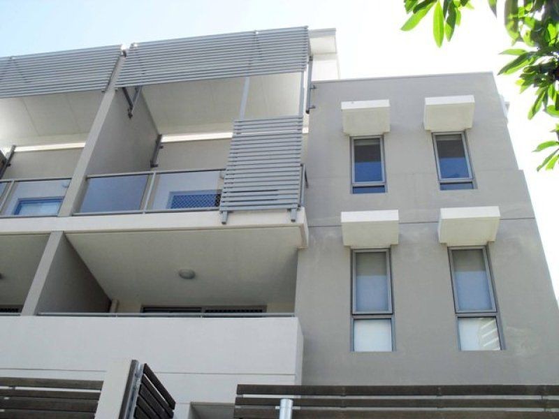 10/12 Bayview Street, Runaway Bay QLD 4216