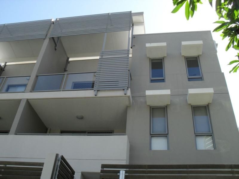 10/12 Bayview Street, Runaway Bay QLD 4216