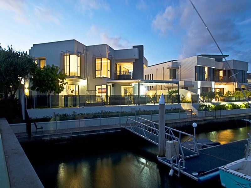 Sovereign Islands QLD 4216