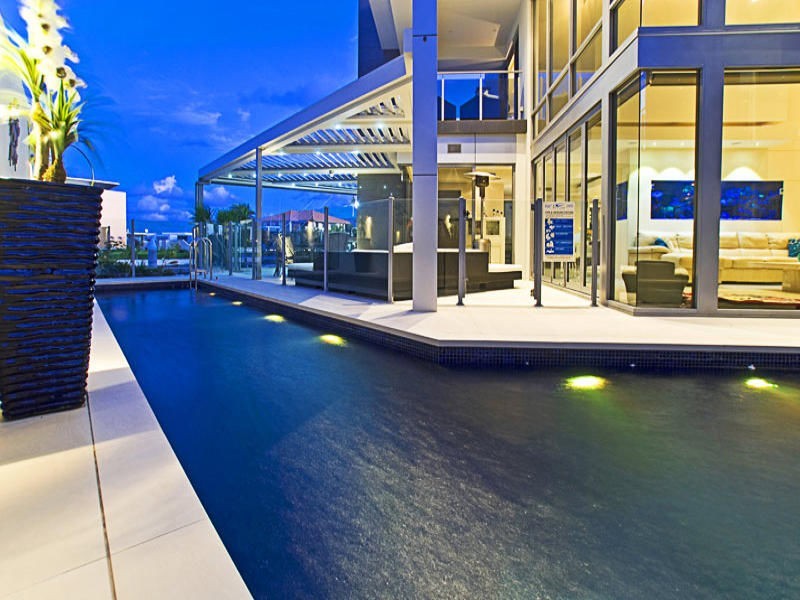 Sovereign Islands QLD 4216