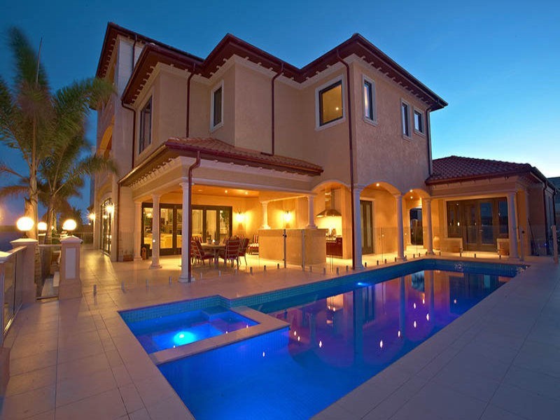 Sovereign Islands QLD 4216