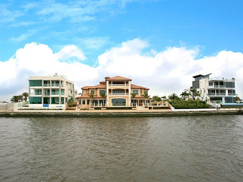 Sovereign Islands QLD 4216