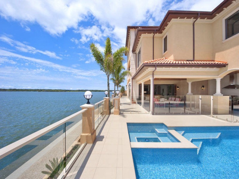 Sovereign Islands QLD 4216