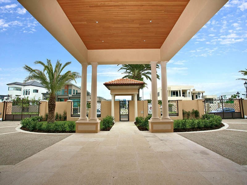 Sovereign Islands QLD 4216