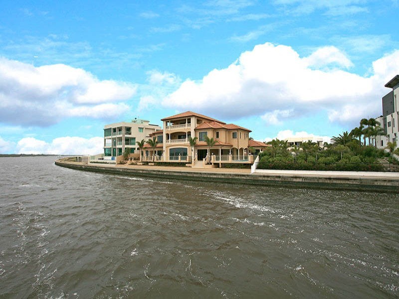 Sovereign Islands QLD 4216