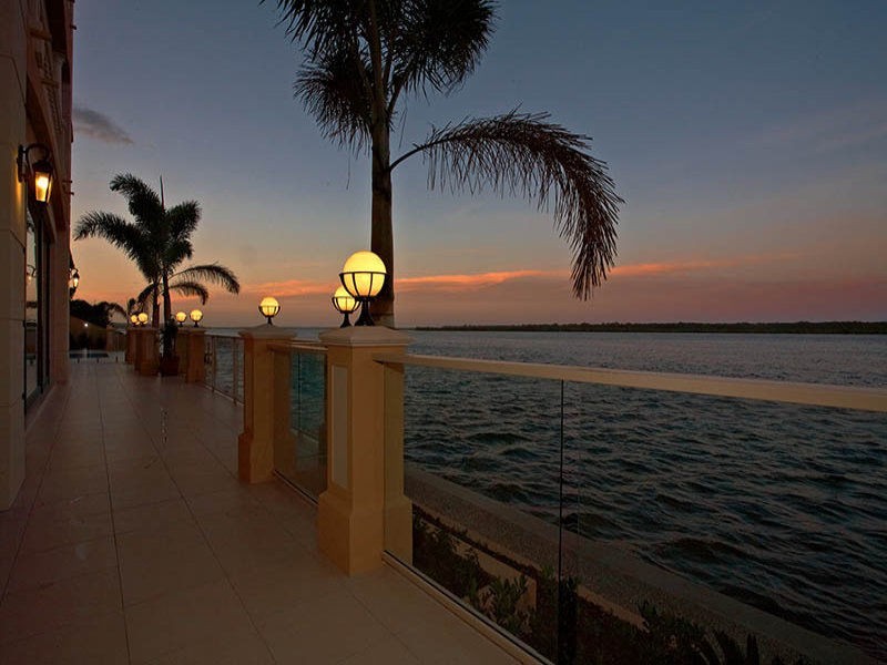 Sovereign Islands QLD 4216