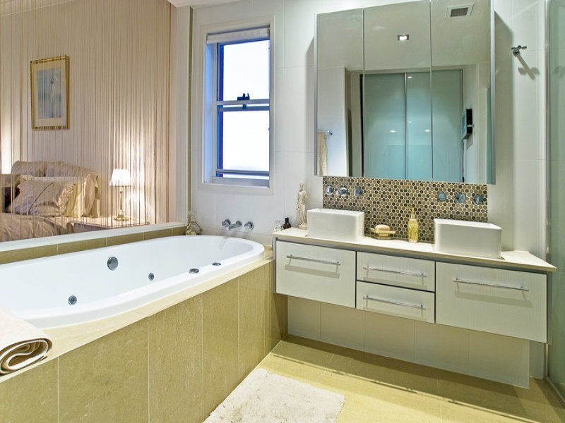 Carrara QLD 4211