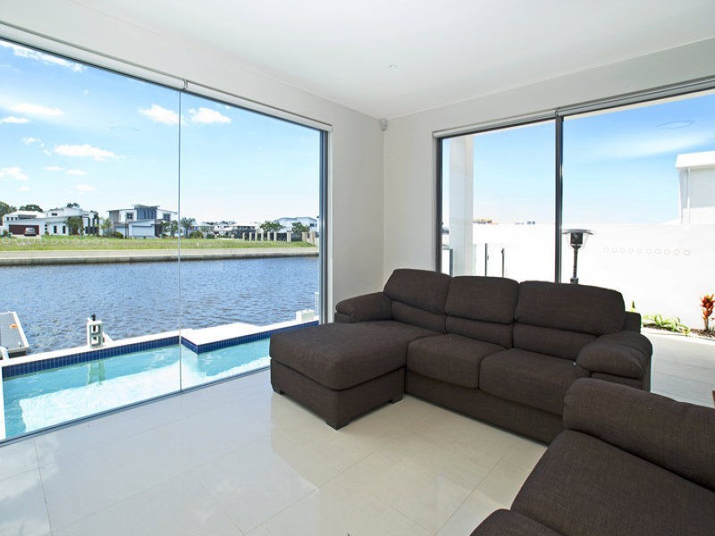 2/19 South Quay Drive, Biggera Waters QLD 4216