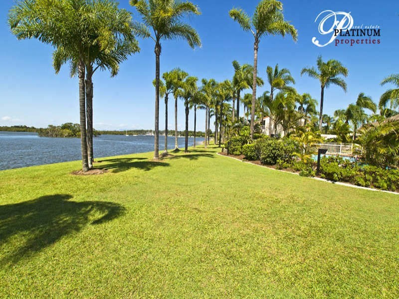 Villa 6/81 Boykambil Esplanade, Hope Island QLD 4212
