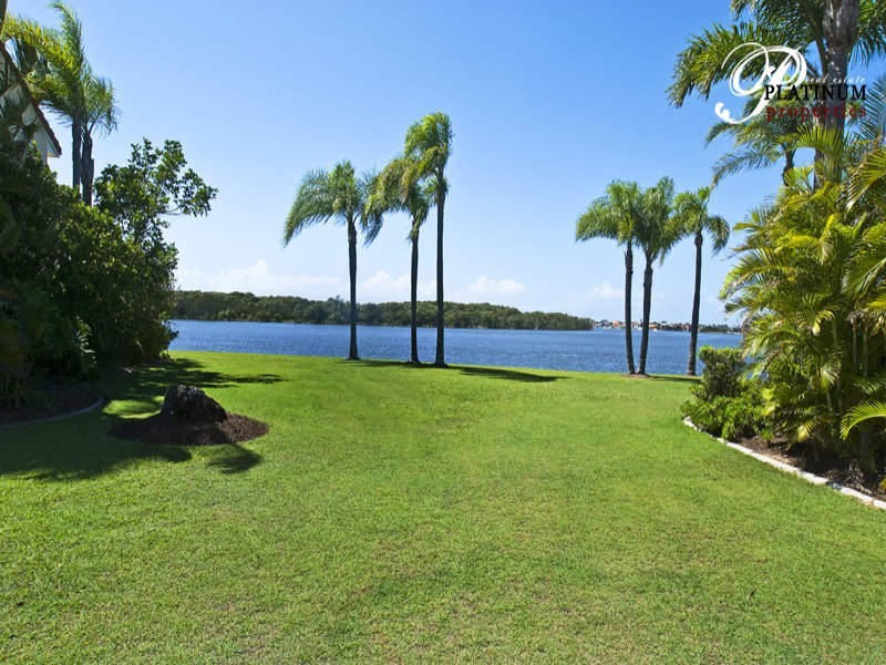 Villa 6/81 Boykambil Esplanade, Hope Island QLD 4212