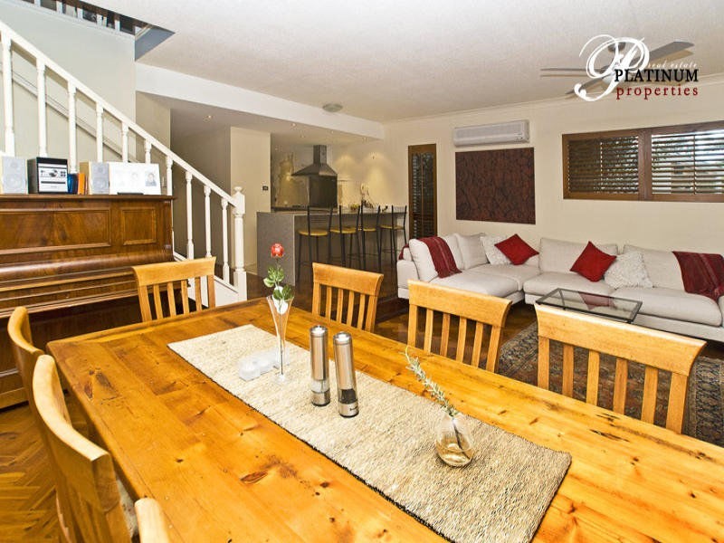 Villa 6/81 Boykambil Esplanade, Hope Island QLD 4212