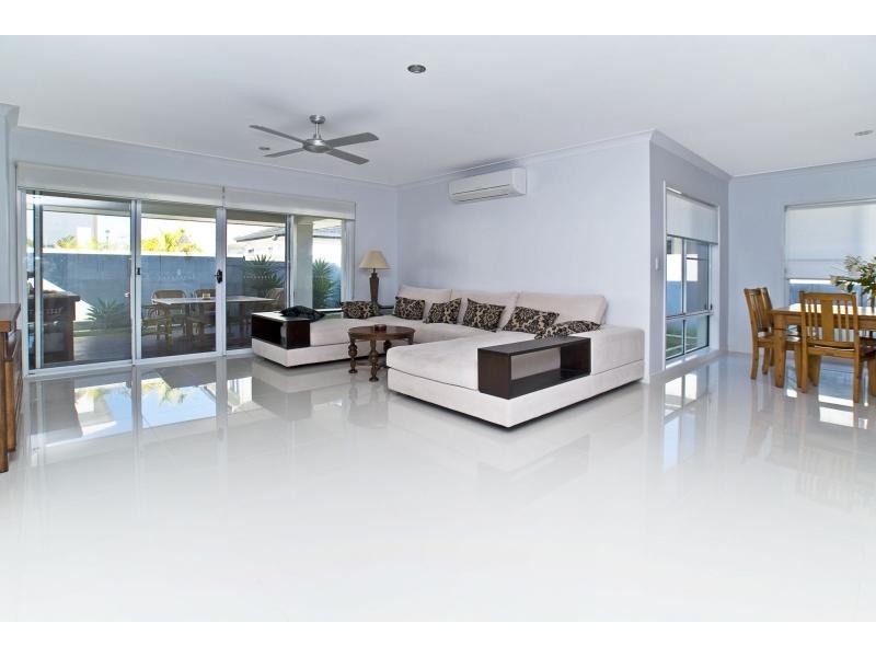 Hope Island QLD 4212