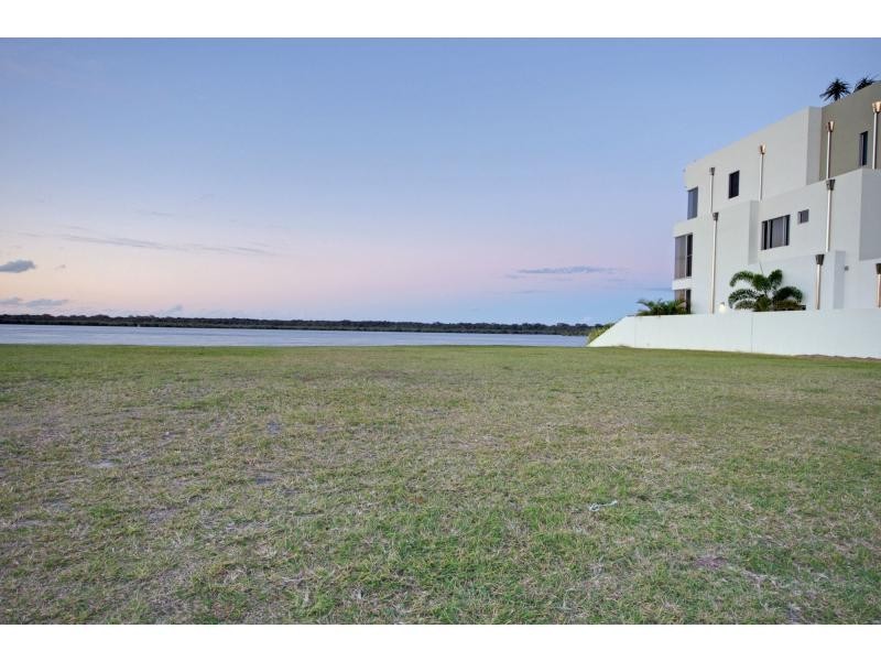 Sovereign Islands QLD 4216